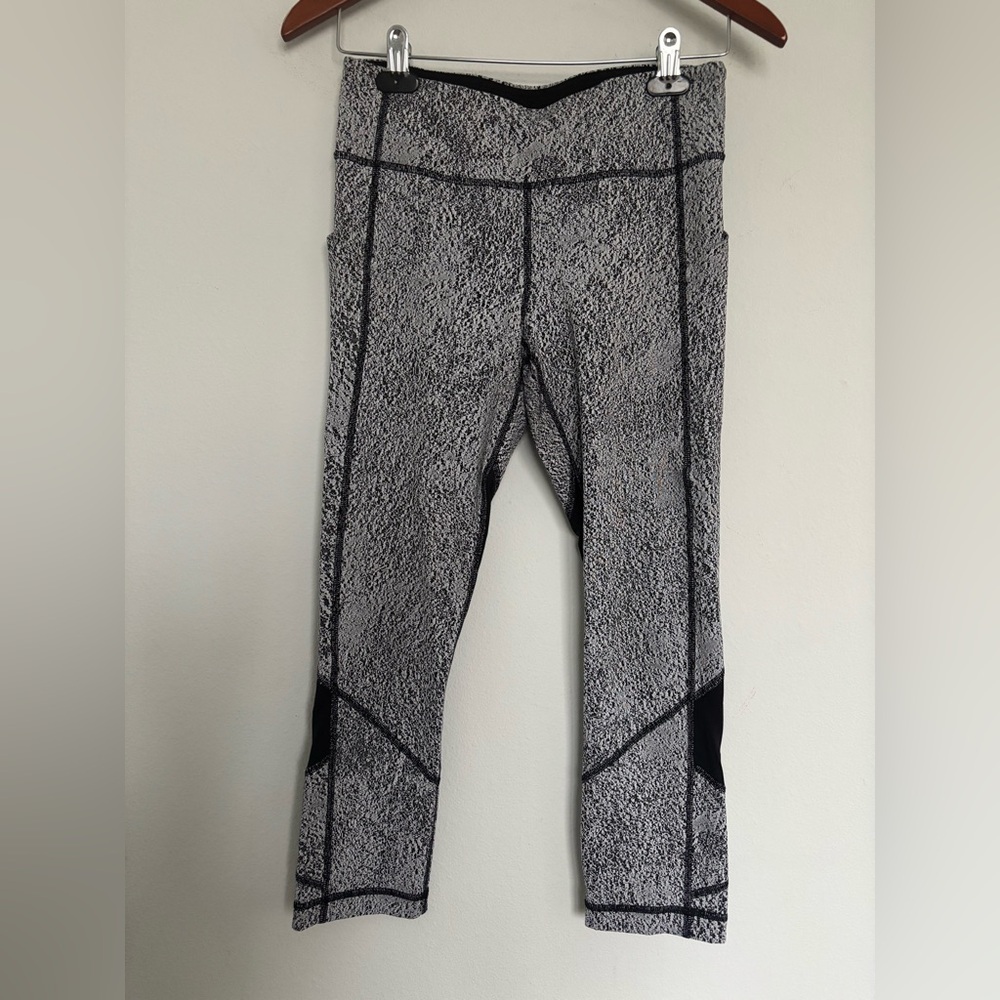 LULULEMON SPECKLED PRINT CROPPED LEGGINGS